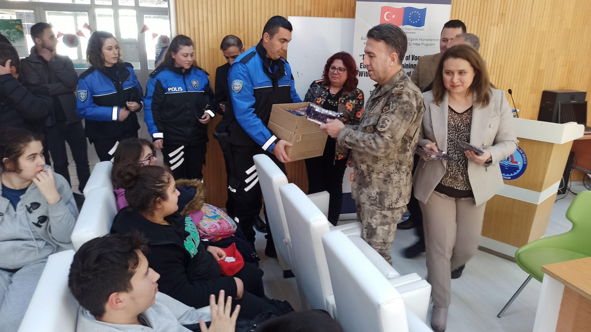 PEHLÄ°VANâ€™DAN MUTLU EDEN ZÄ°YARET