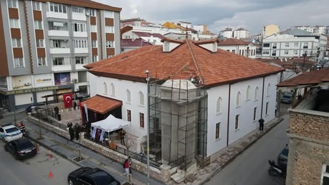 KULAKSIZ CAMİ YENİDEN İBADETE AÇILDI