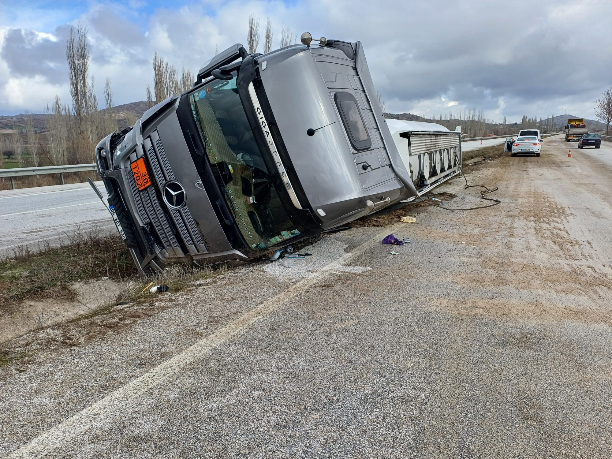 AKARYAKIT YÃœKLÃœ TANKER DEVRÄ°LDÄ°
