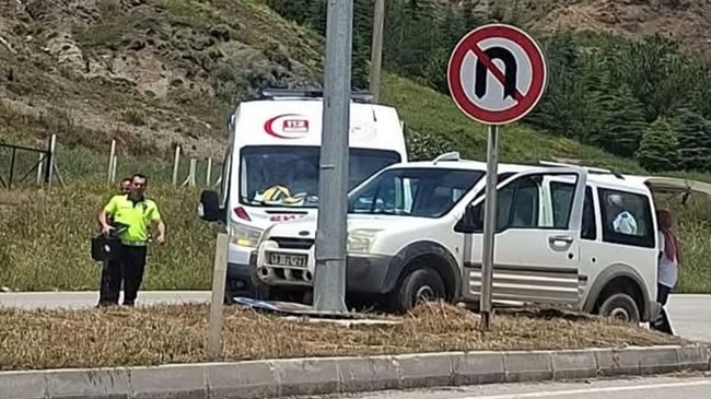 AMBULANS İLE OTOMOBİL ÇARPIŞTI