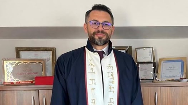 EMRE DEMİR PROFESÖR OLDU