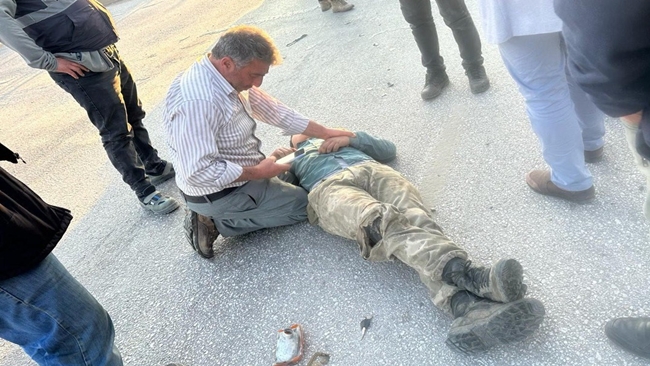 KIRMIZI IÅžIKTA GEÃ‡EN MOTOSÄ°KLET  OTOMOBÄ°LE Ã‡ARPTI, SÃœRÃœCÃœ YARALANDI