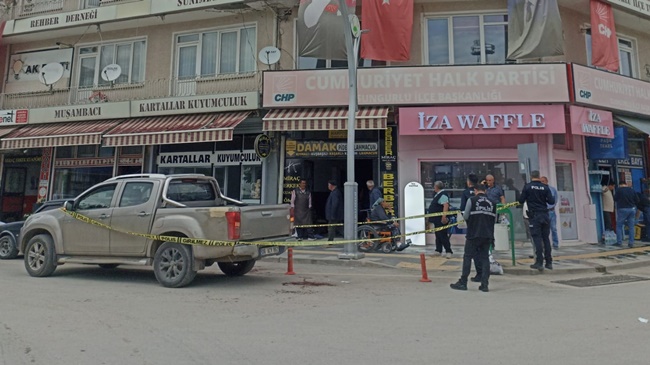TARTIŞTIĞI ŞAHSI BIÇAKLADI