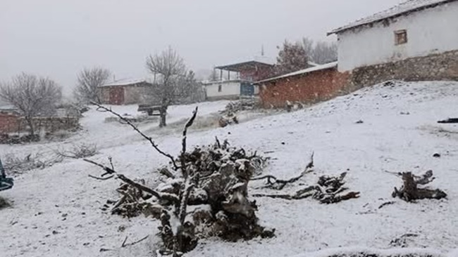 ÇORUM'UN YÜKSEK KESİMLERİ BEYAZA BÜRÜNDÜ