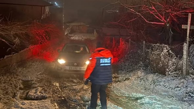 NAVİGASYON YANILTTI, SÜRÜCÜ KARA SAPLANDI