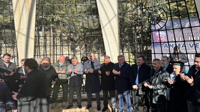 İSKİLİPLİ ATIF HOCA KABRİ BAŞINDA ANILDI