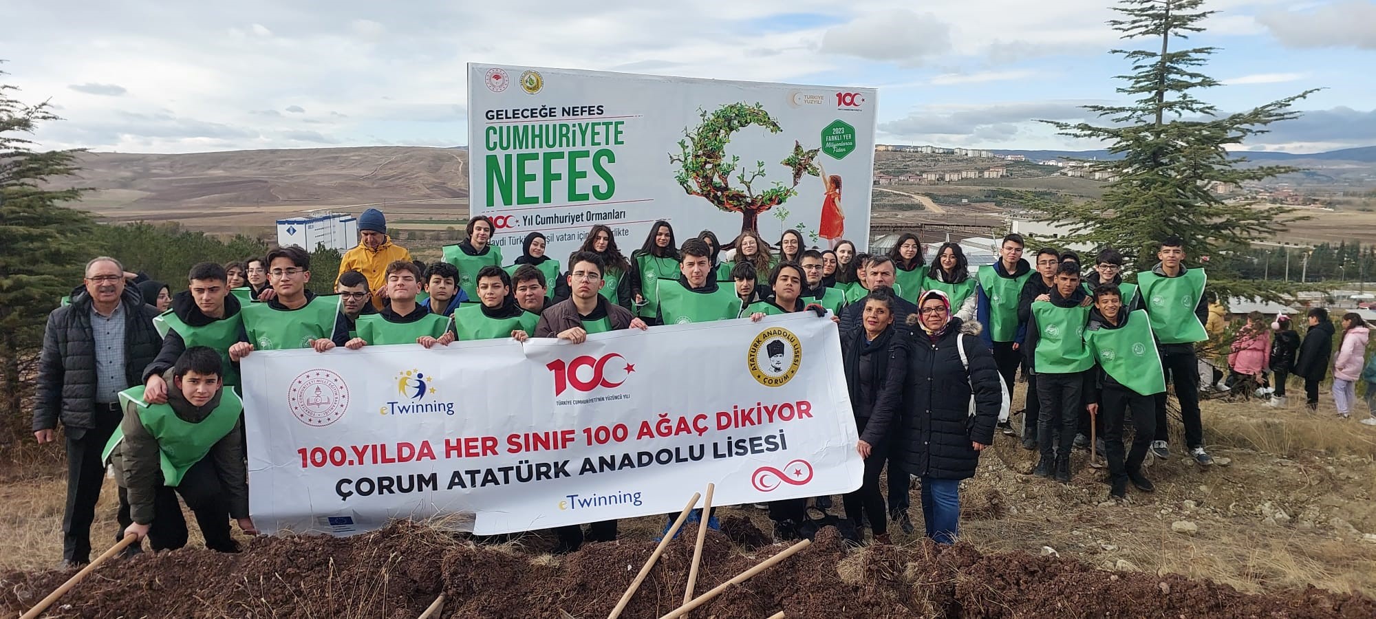 Ã–ÄžRENCÄ°LER BÄ°NLERCE FÄ°DANI TOPRAKLA BULUÅžTURDU