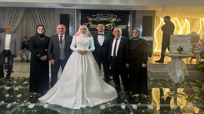 EKER VE ÖZGÜR AİLESİNİN MUTLU GÜNÜ!