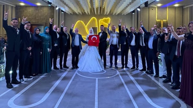 ÜLKÜCÜLER BU DÜĞÜNDE BULUŞTU