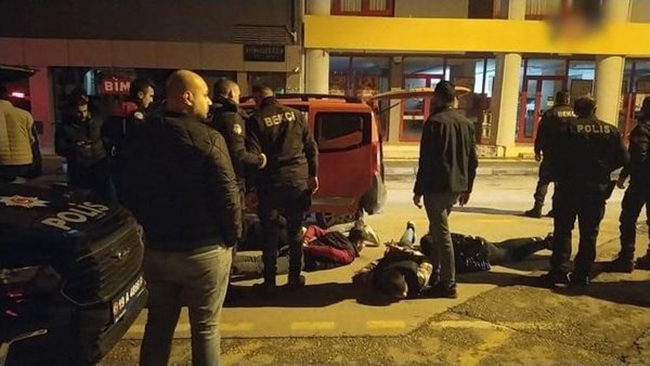 POLÄ°STEN KAÃ‡AN ARAÃ‡TA SÄ°LAH ELE GEÃ‡Ä°RÄ°LDÄ°