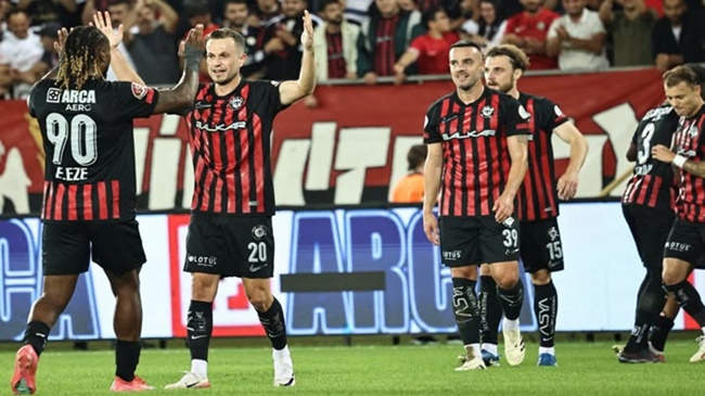 ADANA’YA UÇAKLA GİDİP, OTOBÜSLE DÖNÜLECEK