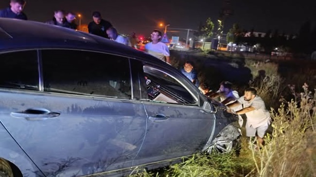 ÇORUM’DA OTOMOBİL TARLAYA UÇTU