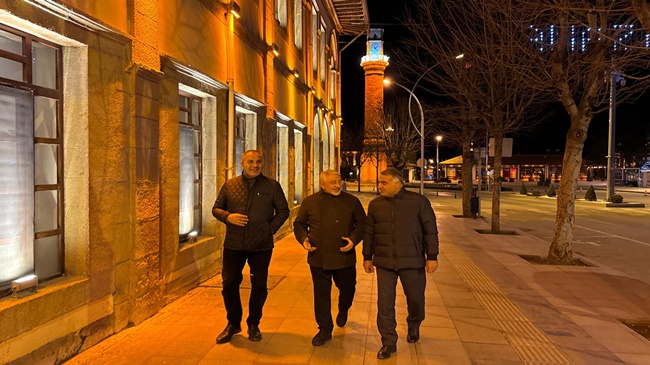 ÇORUM'DA GECE YARISI GÖVDE GÖSTERİSİ!