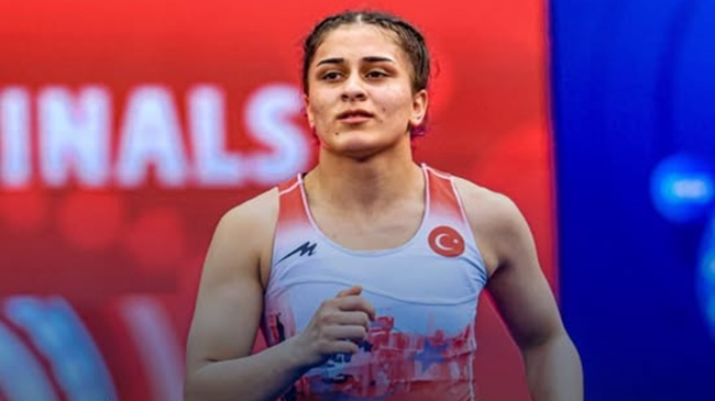 İSKİLİPLİ GÜREŞÇİ ÖZDENUR DÜNYA ŞAMPİYONU OLDU
