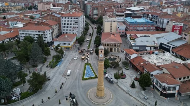 GAZİ CADDESİ YENİLENİYOR