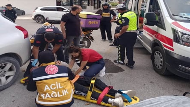 MOTOR KURYE BİSİKLETE ÇARPMAMAK  İÇİN MOTORUNU KAYDIRDI, YARALANDI