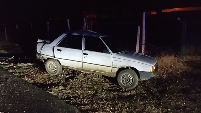 HAFÄ°F TÄ°CARÄ° ARAÃ‡ PARK HALÄ°NDEKÄ° OTOMOBÄ°LE Ã‡ARPTI