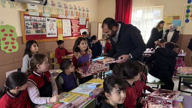 AK GENÇLİK’TEN KÖY OKULUNA ANLAMLI ZİYARET