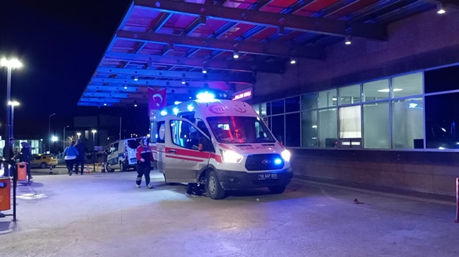 ALKOLLÃœ ÅžAHIS DOKTORLA  TARTIÅžIP KENDÄ°SÄ°NÄ° YARALADI