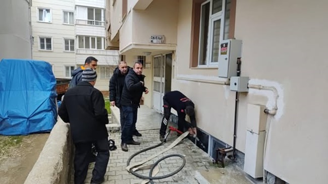 BODRUM KATTA ÇIKAN YANGIN KORKUTTU