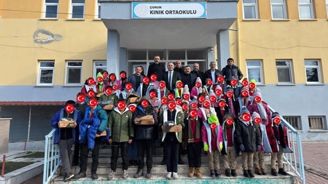 ÜLKÜ OCAKLARI’NDAN ÖĞRENCİLERE BOT VE MONT DESTEĞİ