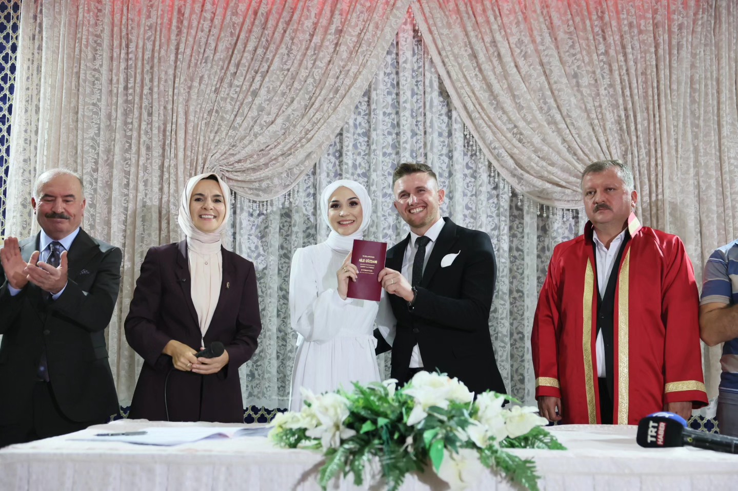 BAKAN GÖKTAŞ, ÇORUMLU  ÇİFTE NİKAH ŞAHİDİ OLDU