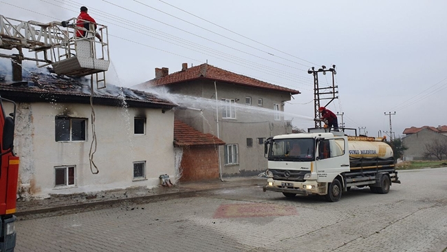 Ã‡ORUMâ€™DA Ä°KÄ° KATLI EV KÃœL OLDU