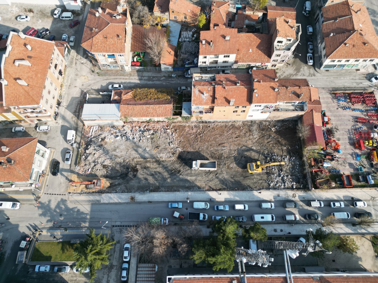 ESKİ İTFAİYE ALANI ÜCRETSİZ OTOPARKA DÖNÜŞTÜRÜLÜYOR