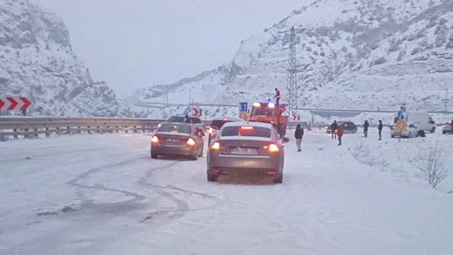 KIRKDİLİM TRAFİĞE KAPATILDI