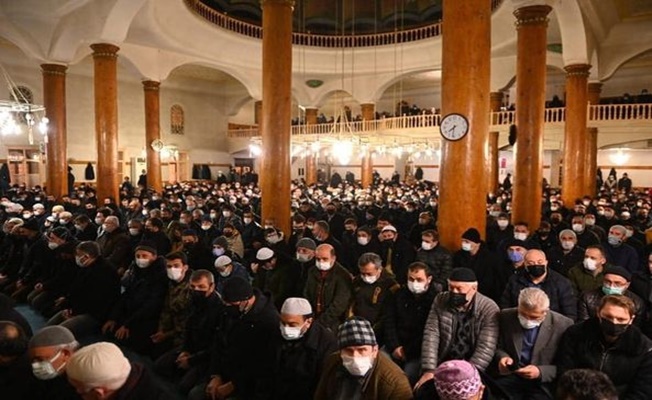 SABAH NAMAZINDA CAMÄ°LER DOLDU