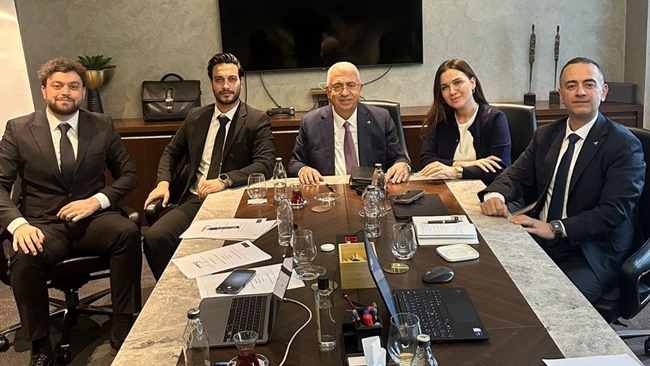 AHLATCI’DAN STRATEJİK YAPAY ZEKÂ HAMLESİ!