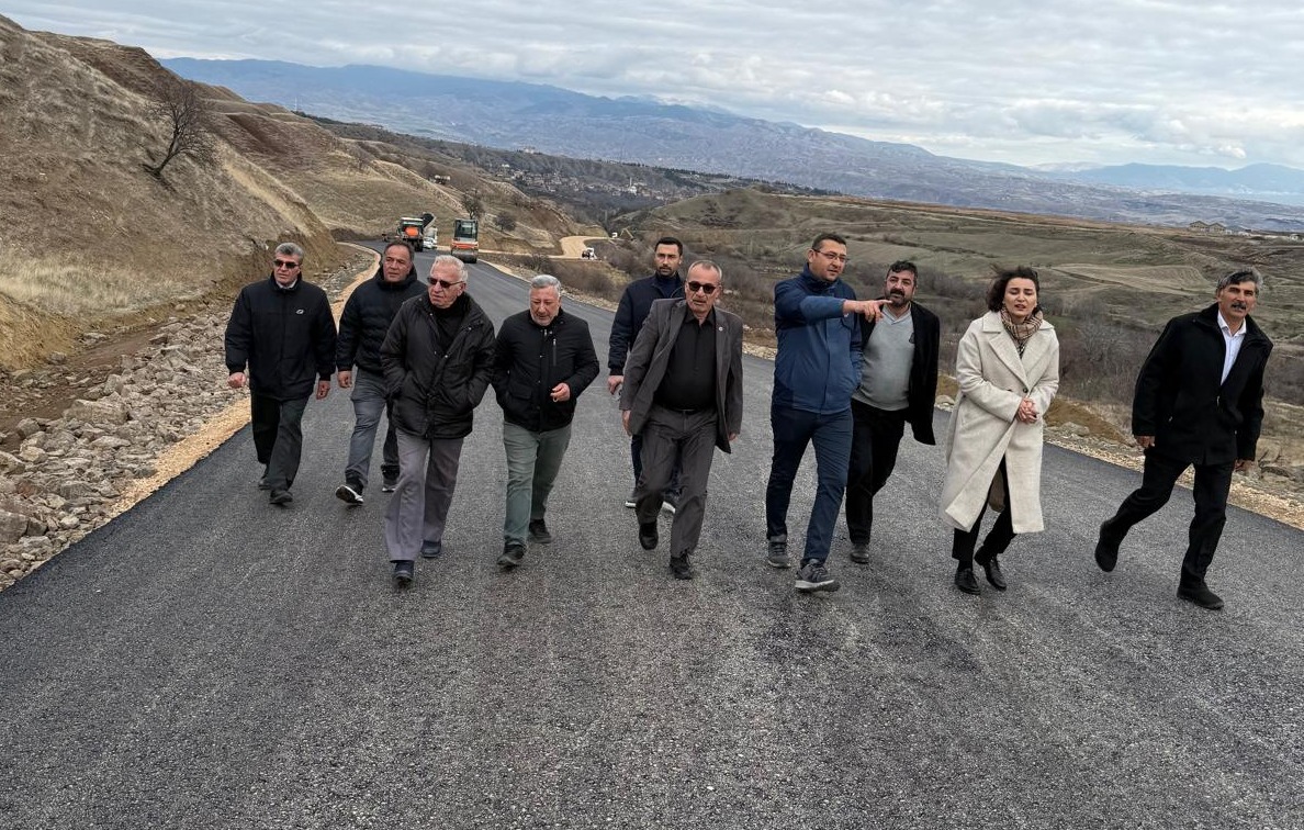 TUTUŞ KÖYÜ YOLLARI SICAK ASFALTA KAVUŞTU