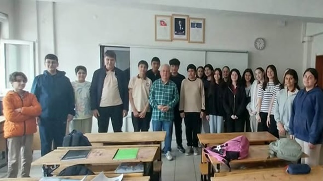 41 YILLIK ÖĞRETMEN ŞİİRLE VEDA ETTİ