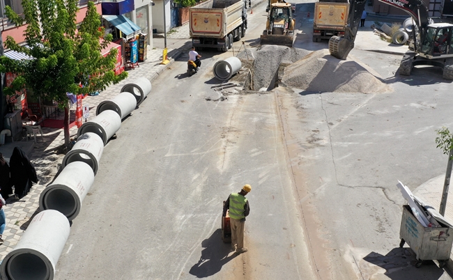 BELEDÄ°YE ALTYAPIDA HIZ KESMÄ°YOR