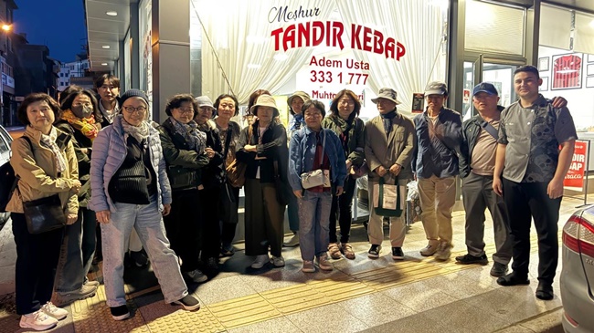 KARACA TANDIR, GÜNEY KORELİ TURİSTLERİ BÜYÜLEDİ!
