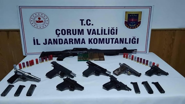 ÇOK SAYIDA SİLAH ELE GEÇİRİLDİ
