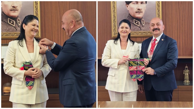 İSBİR, EDİRNE BELEDİYE BAŞKANINA ROZET TAKTI