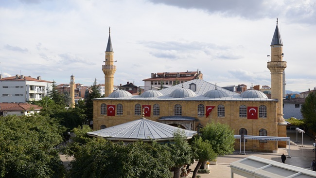 ULU CAMÄ° BAHÃ‡ESÄ°NDE Ã‡EVRE DÃœZENLEMESÄ° YAPILACAK