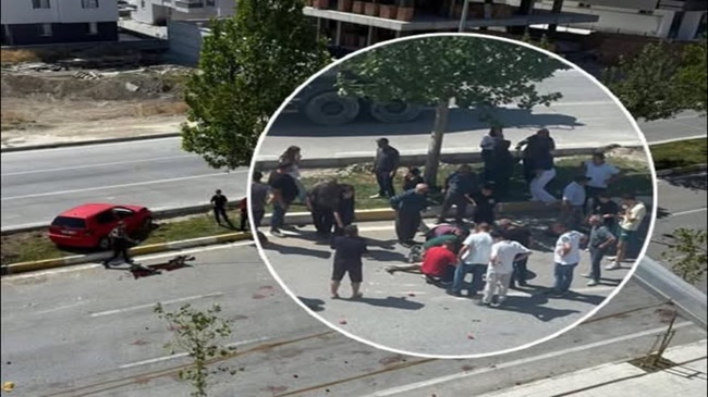 O KAVŞAKTA YİNE KAZA!  BABA VE KIZI YARALANDI
