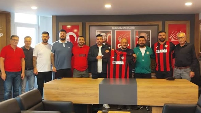 TRİBÜN LİDERLERİNDEN TUNCAY  YILMAZ’A 19 NUMARALI FORMA!