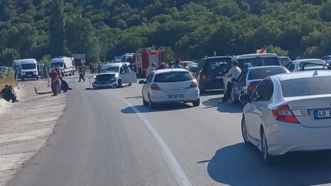 ÇORUM'DA FECİ KAZA: 1 ÖLÜ, 3 YARALI