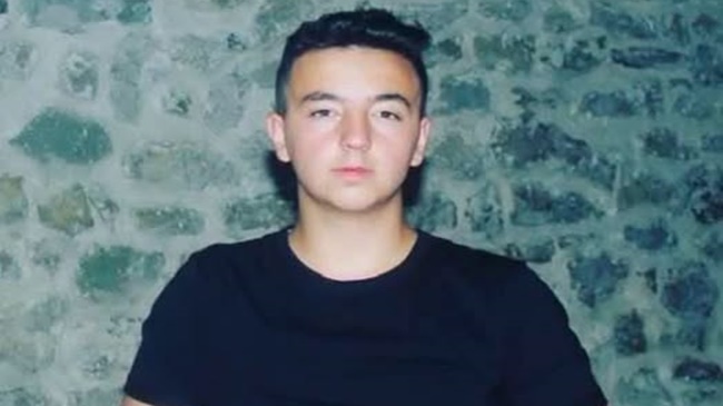 BIÇAKLI SALDIRIYA UĞRAYAN  GENÇ YAŞAM MÜCADELESİ VERİYOR