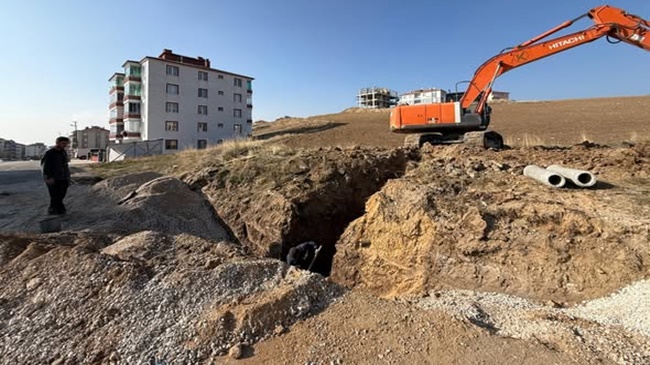 BELEDİYE GELECEĞE YÖNELİK YATIRIMLAR YAPIYOR
