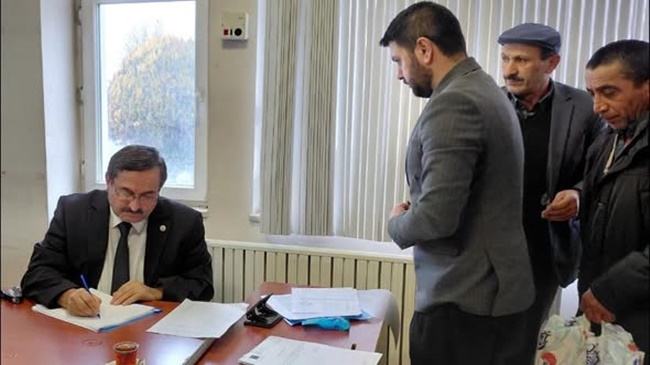 ÖZDEMİR, SAHADA DA MASADA DA ÇİFTÇİNİN YANINDA!