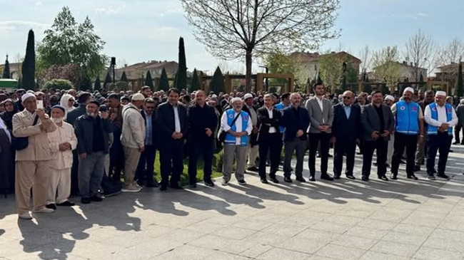 325 HACI ADAYI DUALARLA UĞURLANDI