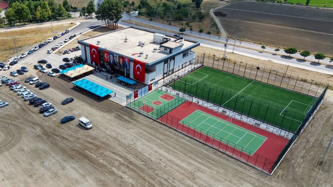 OSMANCIK'A MODERN SPOR TESİSİ HİZMETE AÇILDI