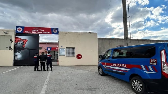 FABRİKA DEPOSUNU KUNDAKLAYAN  ZANLI, JANDARMADAN KAÇAMADI
