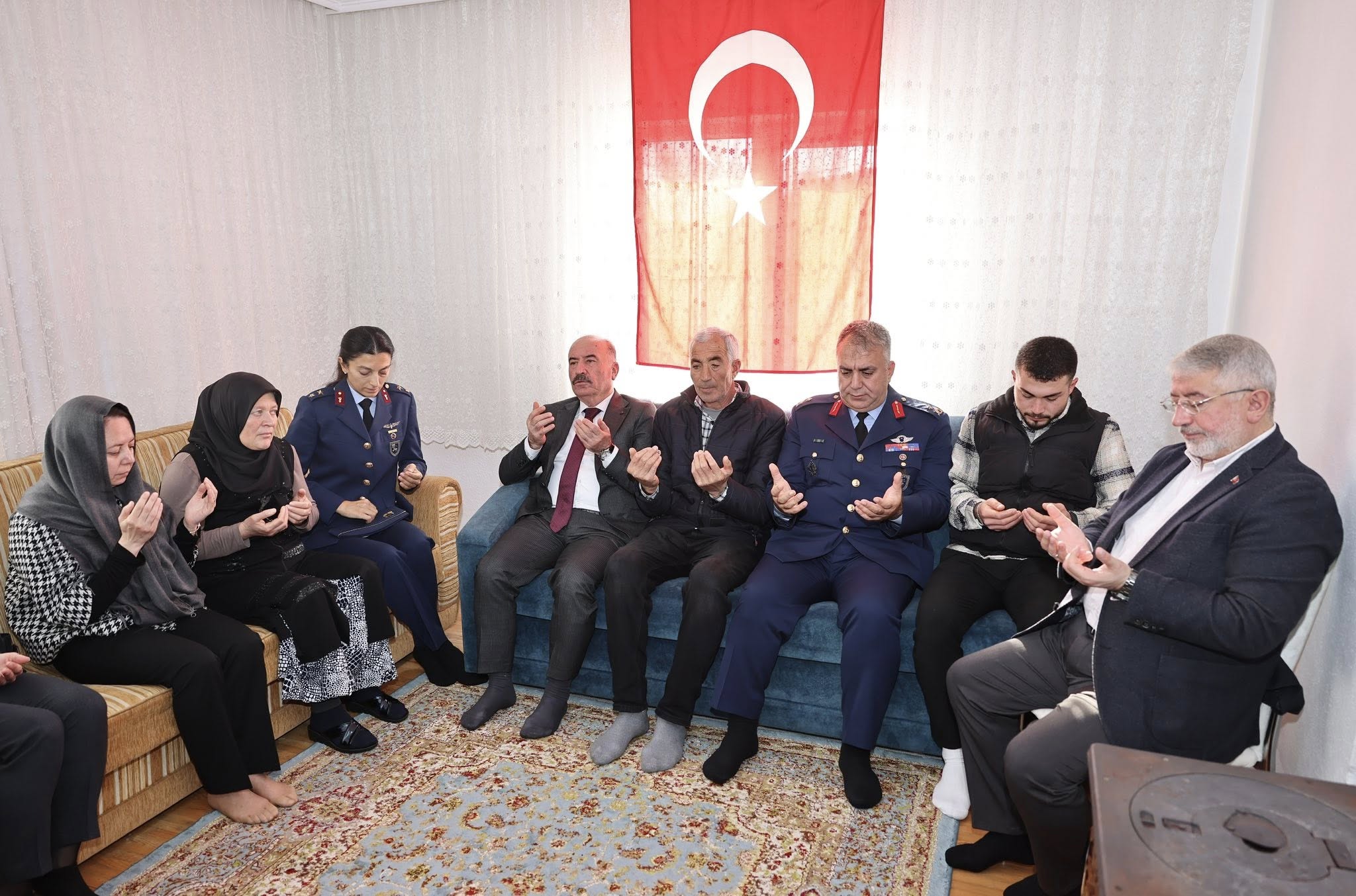 KAHRAMAN ŞEHİDİN EMANETİNE ŞAHADET BELGESİ TAKDİM EDİLDİ