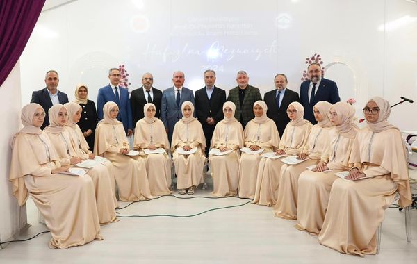 12 HAFIZ Ä°CAZETNAME ALDI